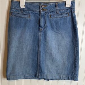 Old Navy women’s Ultra low rise size 2 Denim Skirt